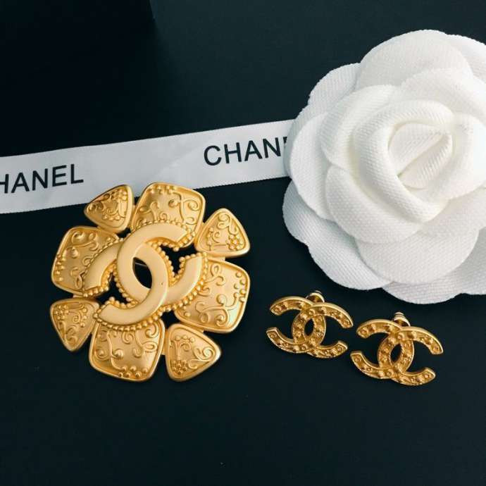 Picture of Chanel Sets _SKUChanelsuits1012716270